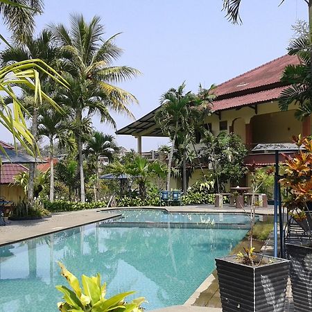 Aries Biru Resort Cisarua Exterior photo