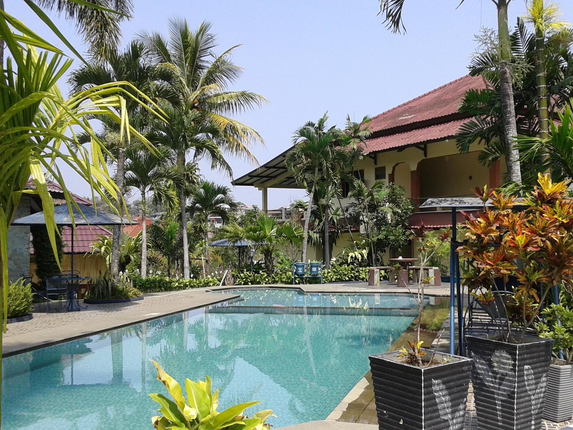 Aries Biru Resort Cisarua Exterior photo